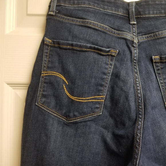 Signature by Levi Strauss & Co. Women Dark Wash High Rise Skinny Ankle Crop Jean - Picture 10 of 12